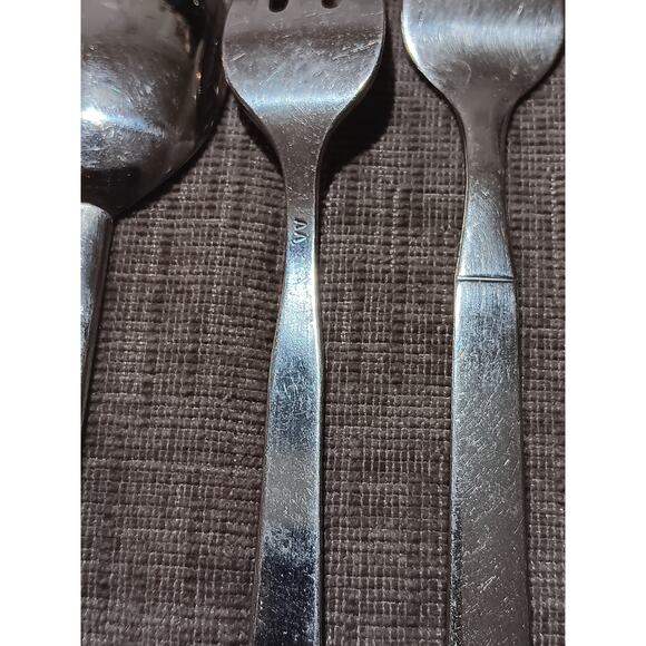 American Airlines Flatware Silverware Diff Font 9 Pieces 7 Forks 1 Knife 1 Spoon - Picture 3 of 5